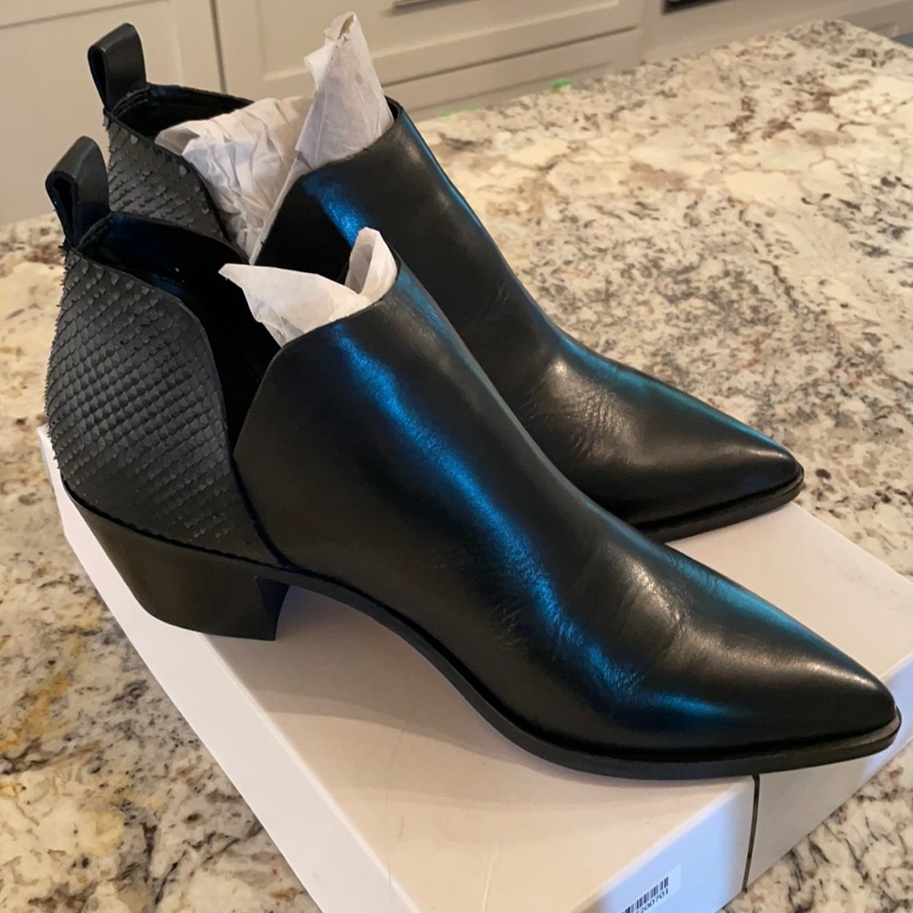 NWT dolce Vita boots - sonni black leather